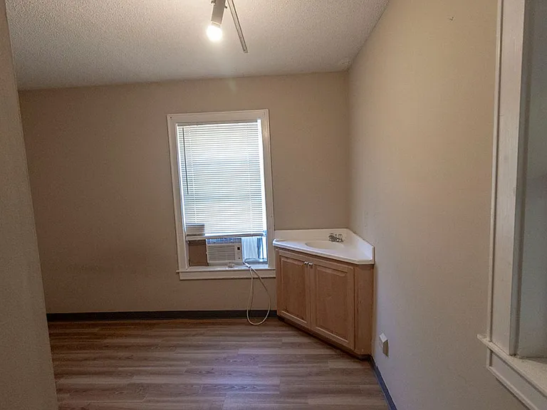1110 E Broadway #B — Photo 12