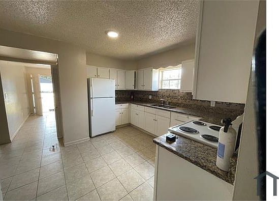 4th image of 2224 Leo Dr APT A