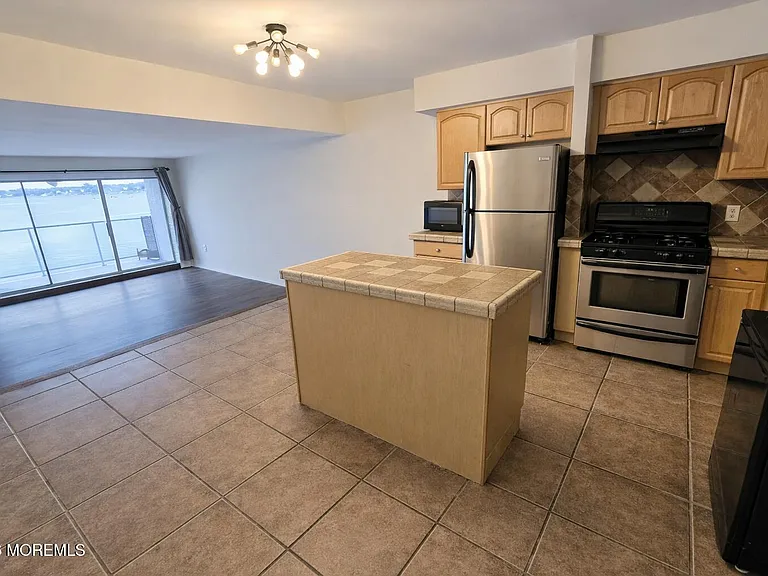 138 Bodman Pl #11 — Photo 9