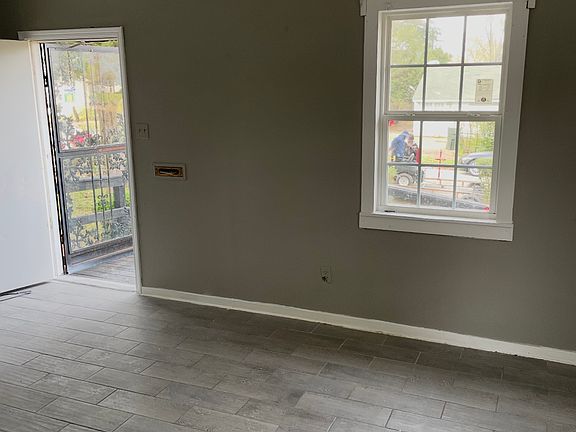 3rd image of 407 Hazelwood Rd