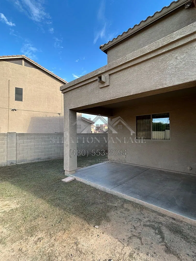3 bed, 2.5 bath, 2156 sqft, $2,200 — Photo 1