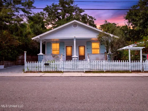 241 Washington St, Bay Saint Louis, MS 39520