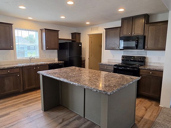 4th image of 1199 E Santa Fe #324