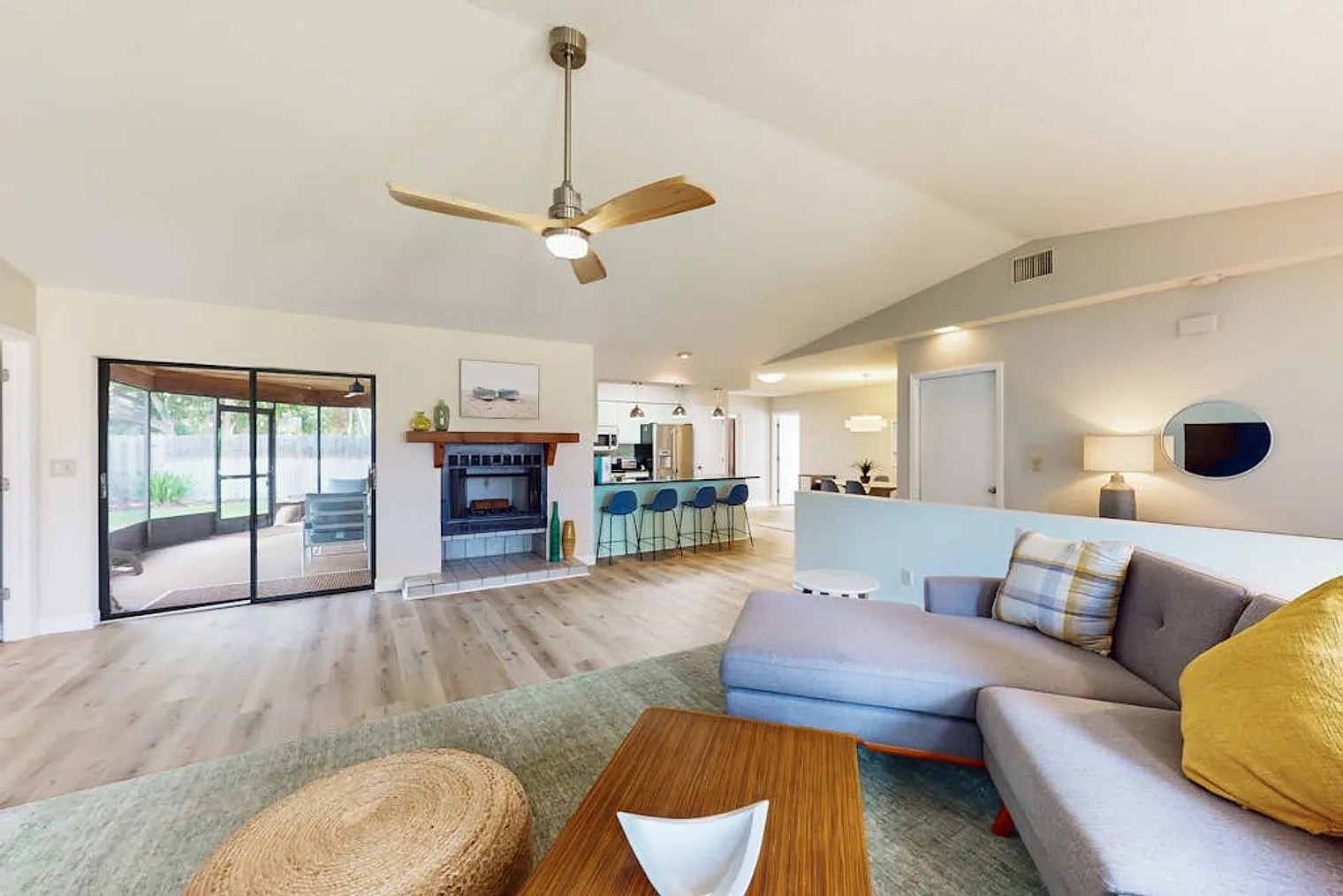 3 bed, 2.0 bath, 1700 sqft, $2,586 — Photo 3