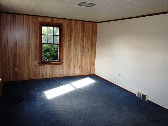 3rd image of 564 Goucher St