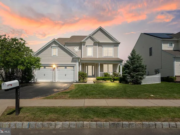 217 Liberty Trail Ct W, Fountainville, PA 18923