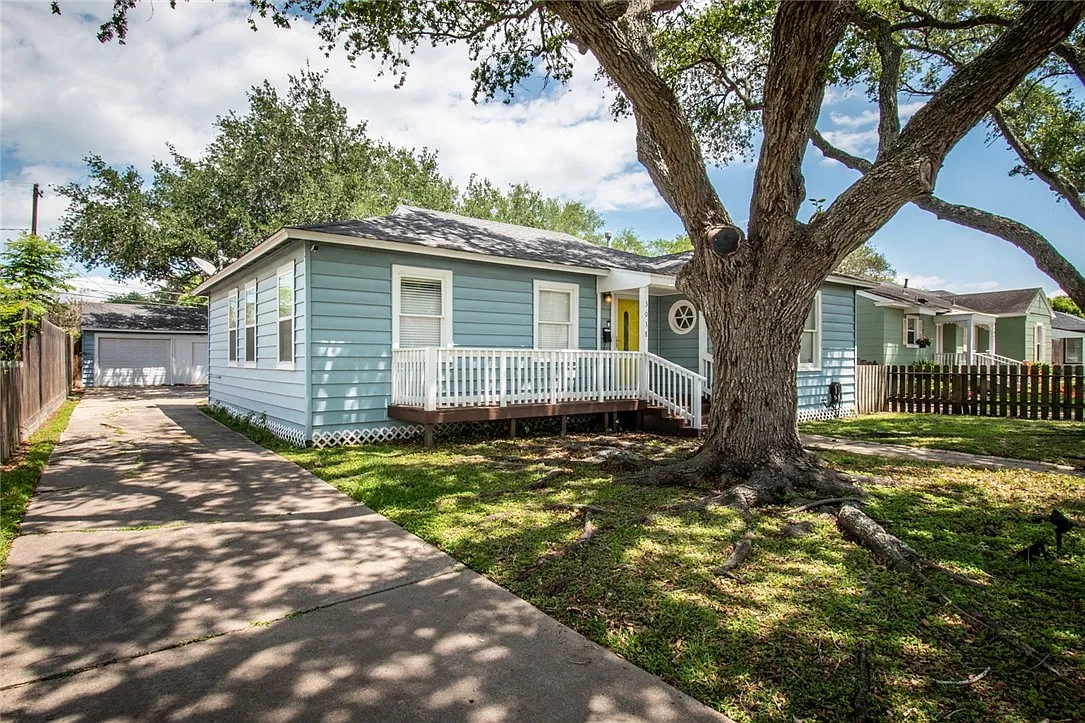 3 bed, 2.0 bath, 1576 sqft, $1,900 — Photo 1