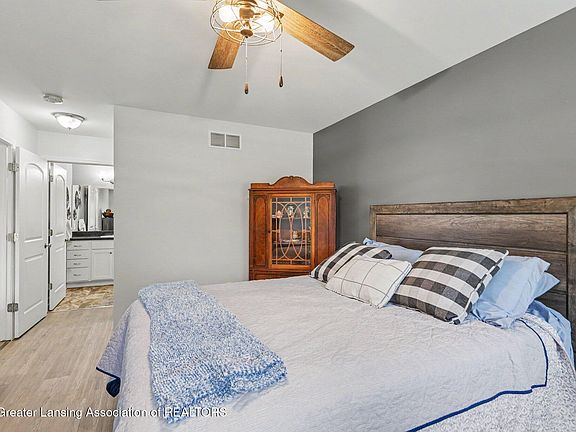 4th image of 4011 Eastbridge Circle Rd