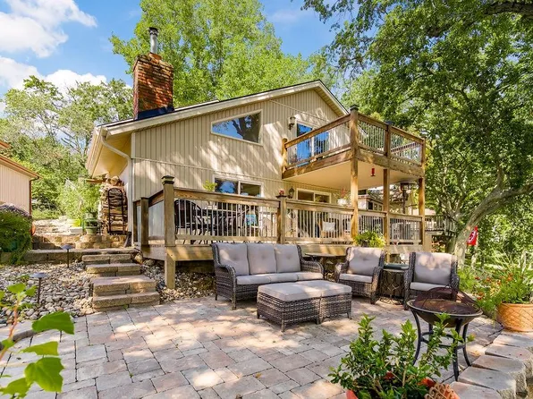 621 NW North Shore Dr, Lake Waukomis, MO 64151