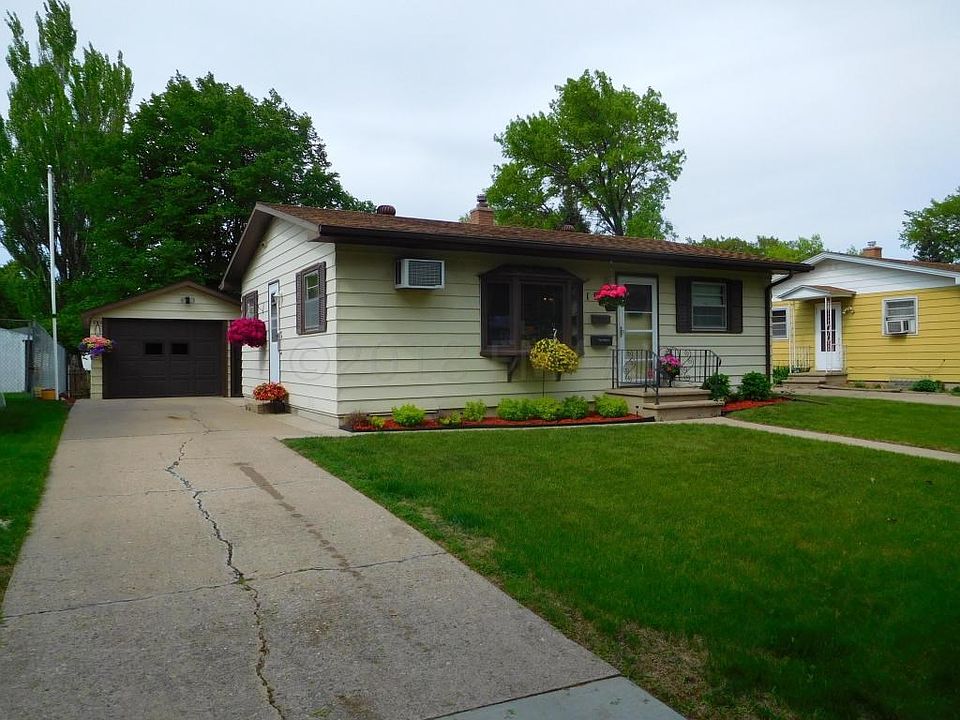 1916 10th Ave N - Moorhead