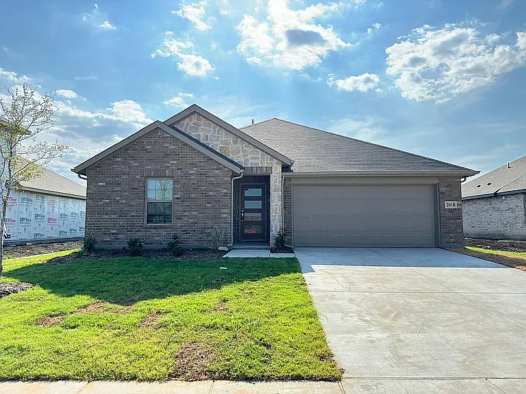 4 bed, 2213 sqft, $2,200 — Photo 2