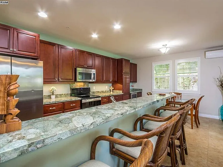 Countertop eating area with seating in kitchen.