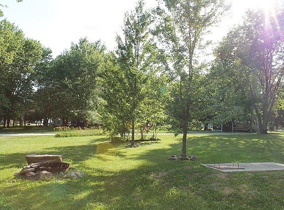 5th image of 713 S Jeffery Dr