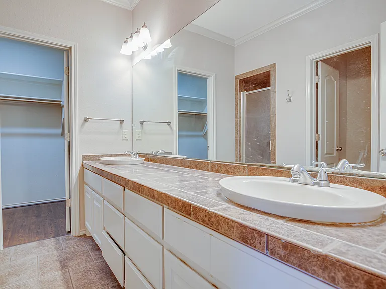 3203 Southridge Ct — Photo 10
