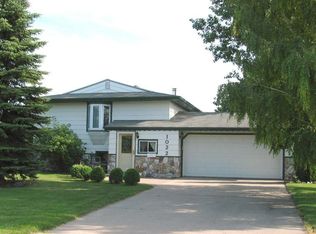 1022 7th St SE, East Grand Forks, MN 56721