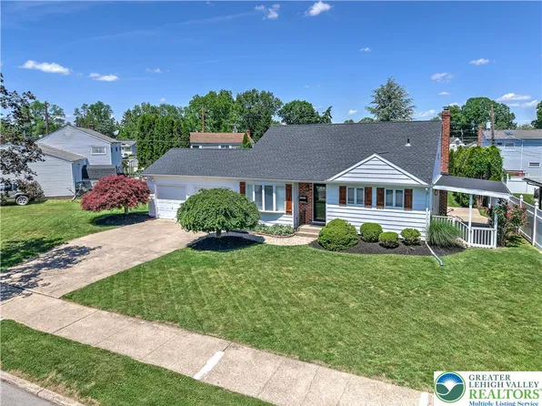 2038 Vista Dr, Bethlehem, PA 18018
