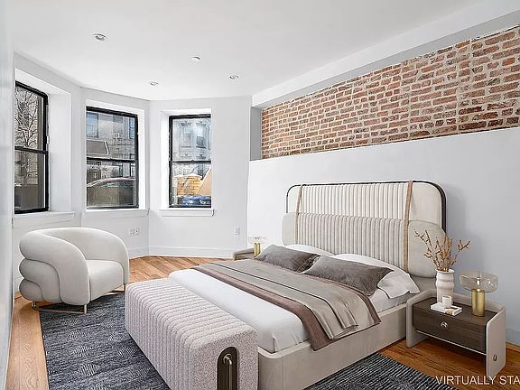5th image of 339 Cornelia St #1