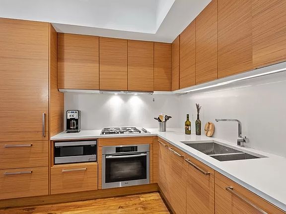 3rd image of 140 W 22nd St APT 3E
