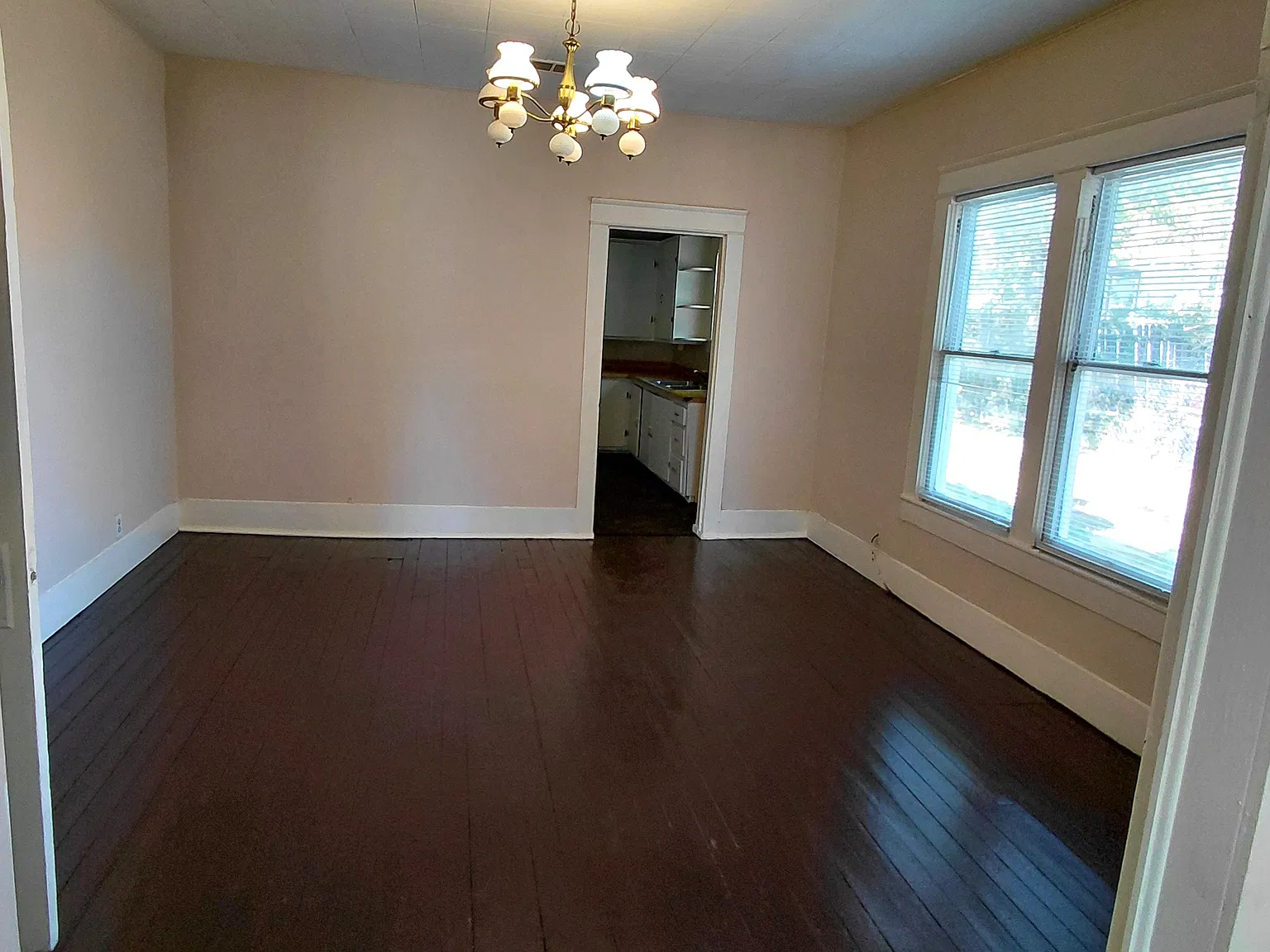3 bed, 1400 sqft, $1,250 — Photo 3