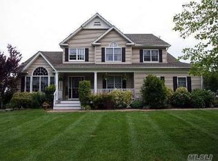 127 Stoothoff Rd, East Northport, NY 11731