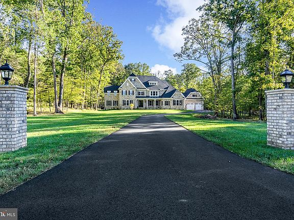 5th image of 15801 Morgans Hamlet Ct