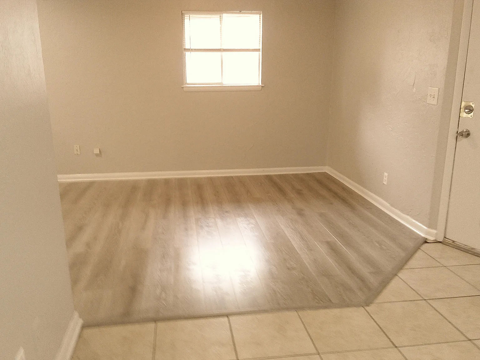 3 bed, 1.5 bath, 1300 sqft, $1,300 — Photo 3
