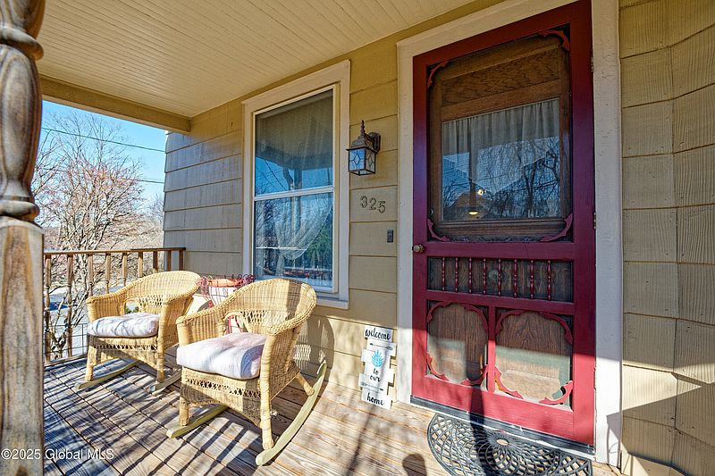 4th image of 325 Alplaus Avenue