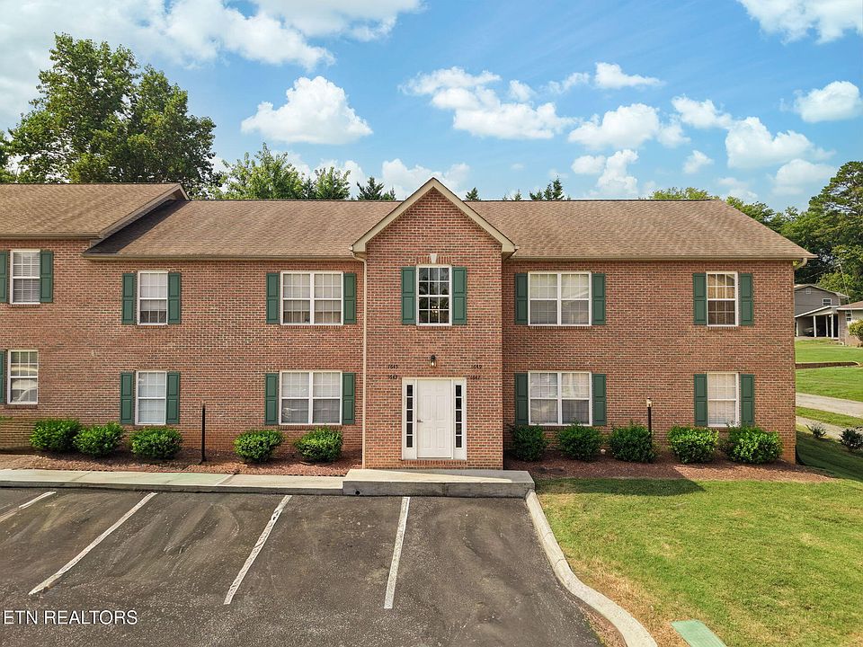 1st image of 1643 Maple View Way