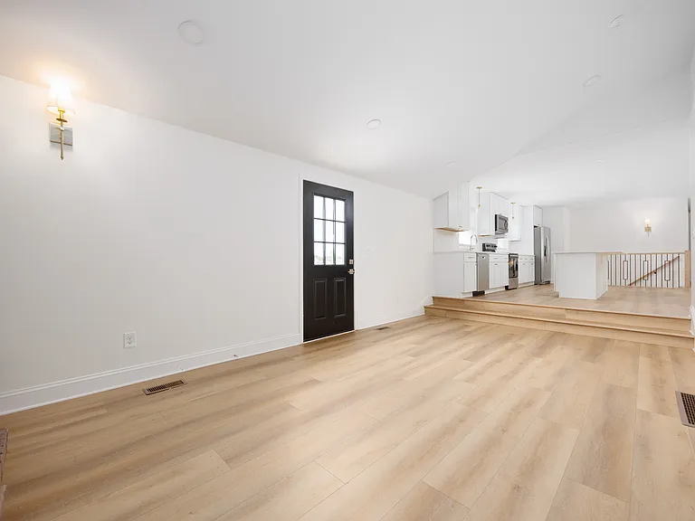 1574 Dyer Rd — Photo 13