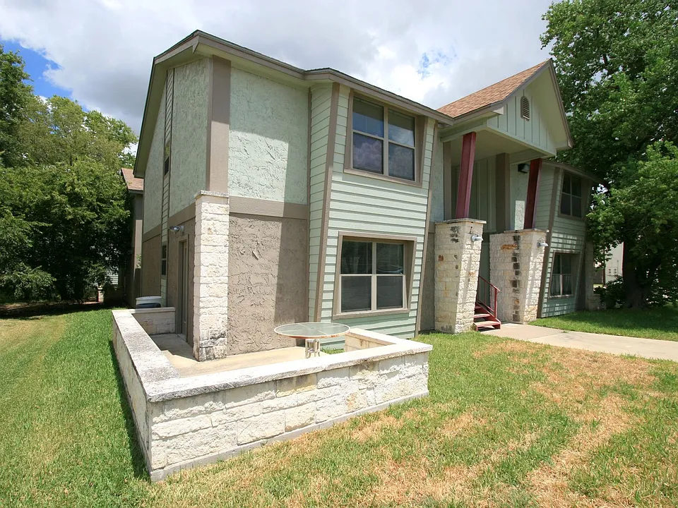 704 Gaytha Cir