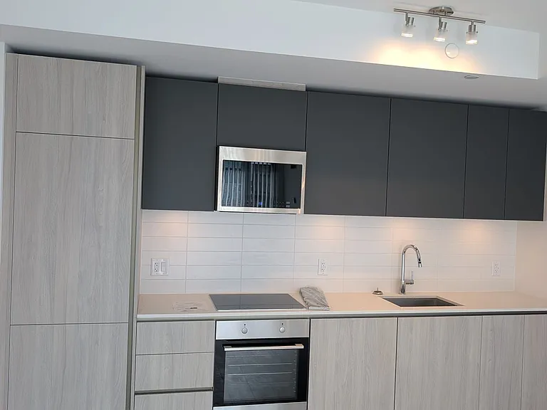 28 Widmer St #LPH29 — Photo 2