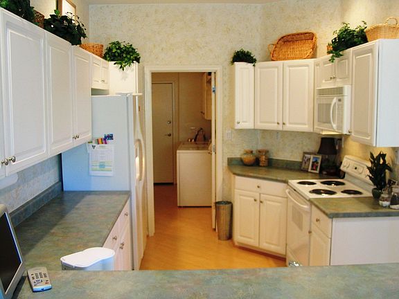 Kitchen has lots of cabinet space