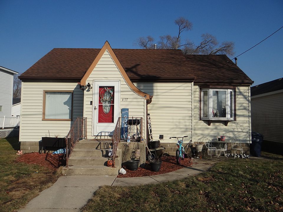 1st image of 435 2nd Ave