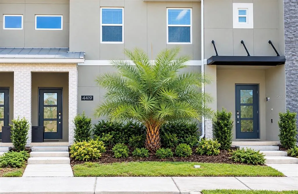 4 bed, 3.0 bath, 1902 sqft, $3,200 — Photo 1