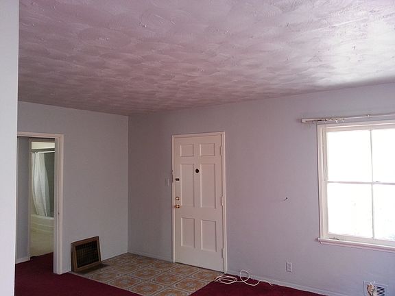 3rd image of 825 N Garfield Ave APT B