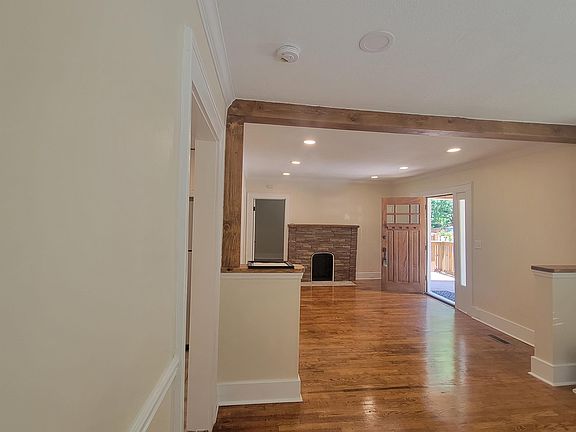 3rd image of 3025 Westside Dr