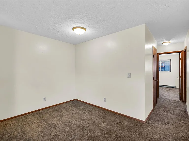 305 S Prospect Rd — Photo 6