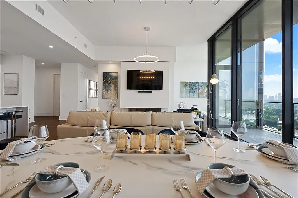 3 bed, 3.0 bath, 2214 sqft, $8,500 — Photo 1