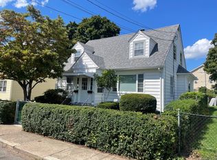 3 Avon St, Ansonia, CT 06401