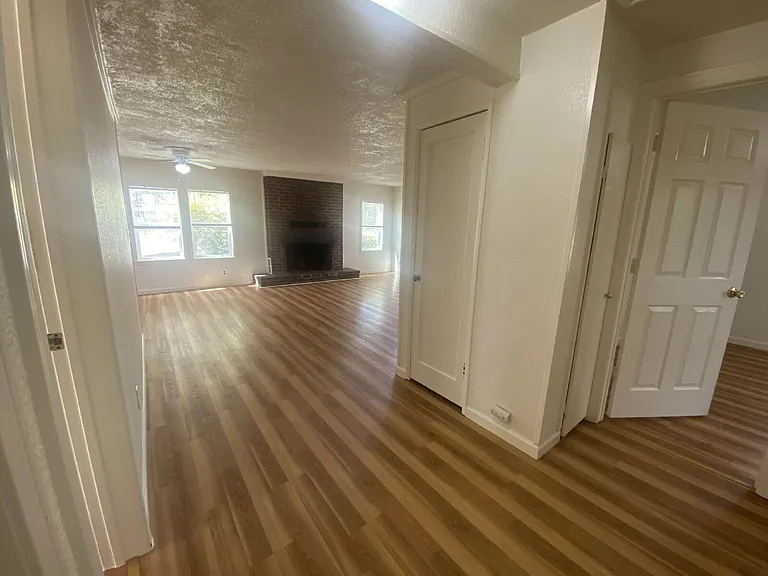 310 SE Gregory Dr — Photo 10