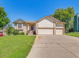 820 E Southcrest Dr, Derby, KS 67037