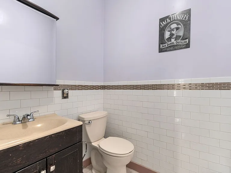 7 Howe St — Photo 11