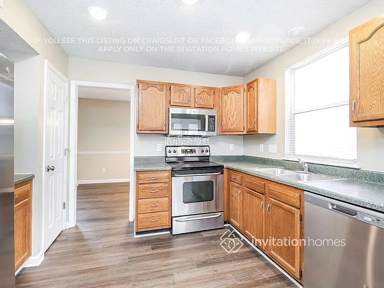 8532 Woodford Bridge Dr — Photo 9