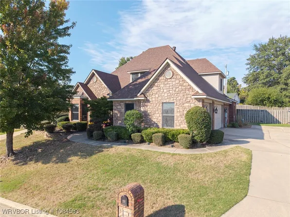 1112 Autumn Oaks Ln, Fort Smith, AR 72903