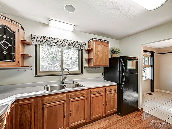 5th image of 4504 Woodbine Ave