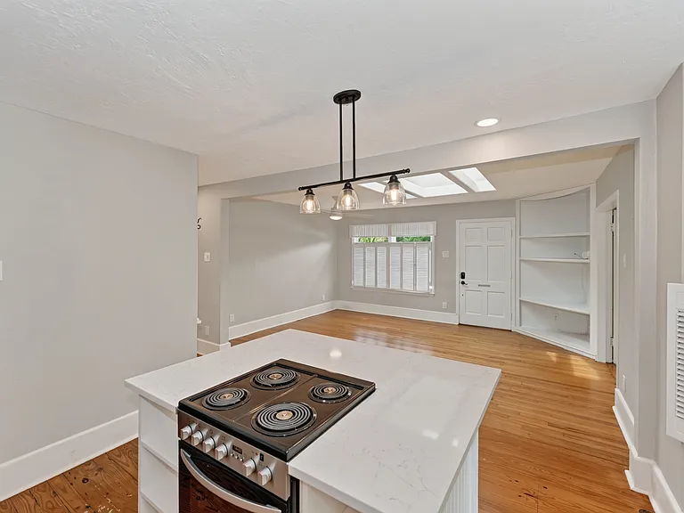 1010 Virginia Dr — Photo 11