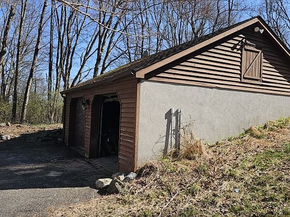 3rd image of 84 Yellow Frame Rd
