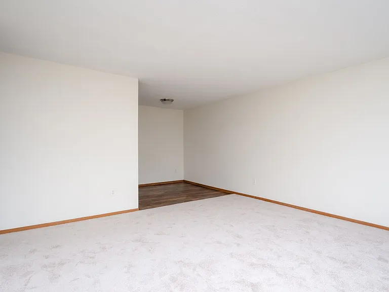 2211 Colfax Ave S — Photo 12