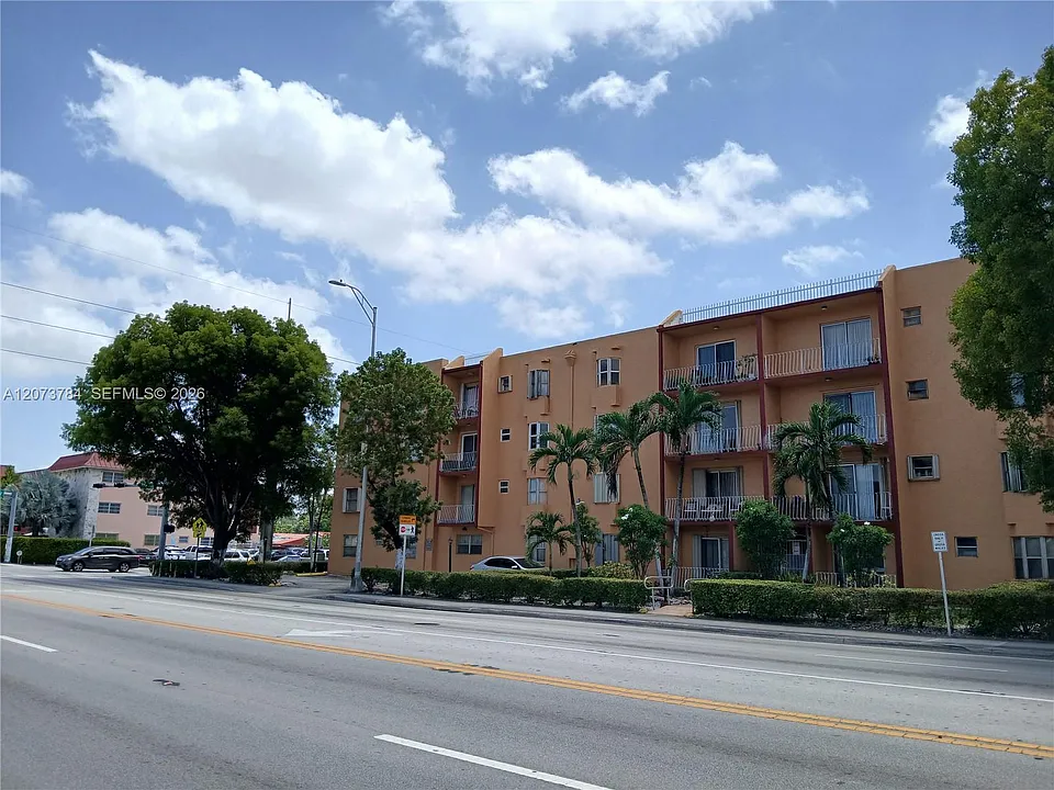 6200 W Flagler St #208