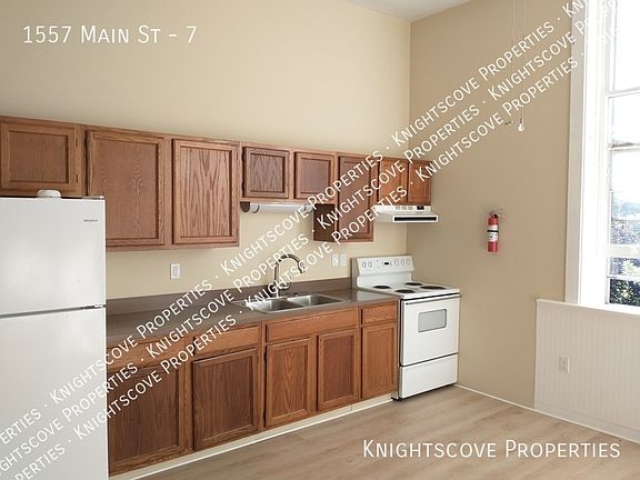 3rd image of 1557 Main St APT 7
